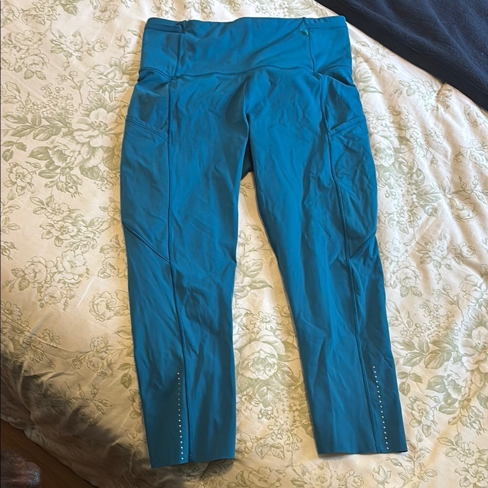 Lululemon Athletica cropped teal Performance Leggings
